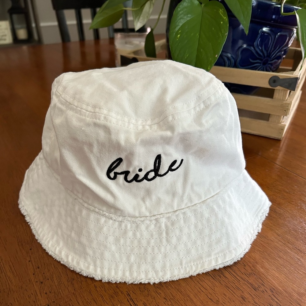 Bride embroidered white bucket hat